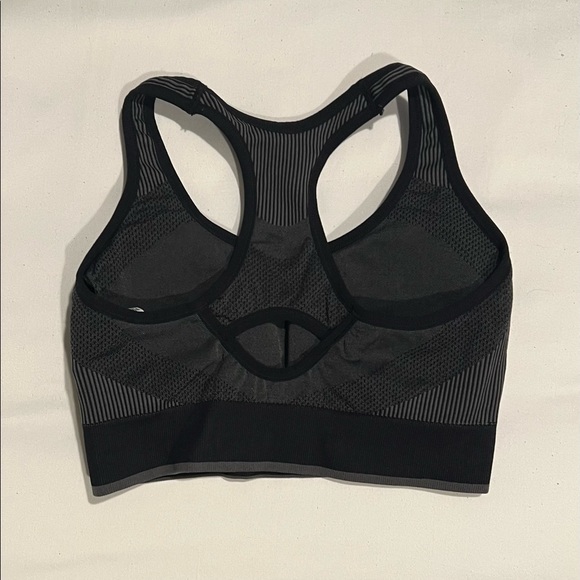 Puma sports bras - Picture 3 of 3